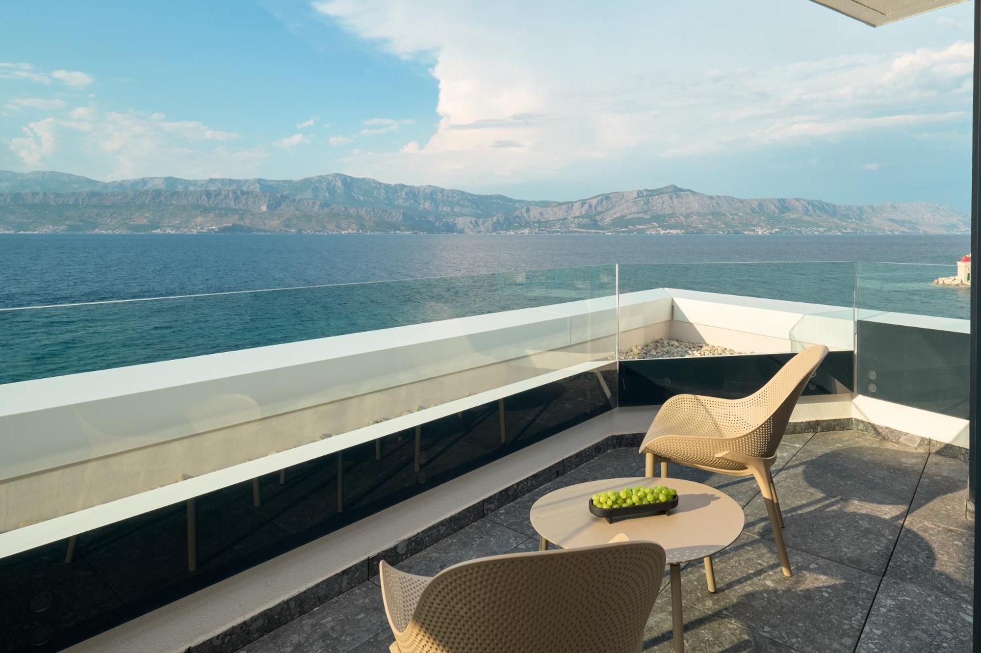Grand Hotel View Постира Экстерьер фото