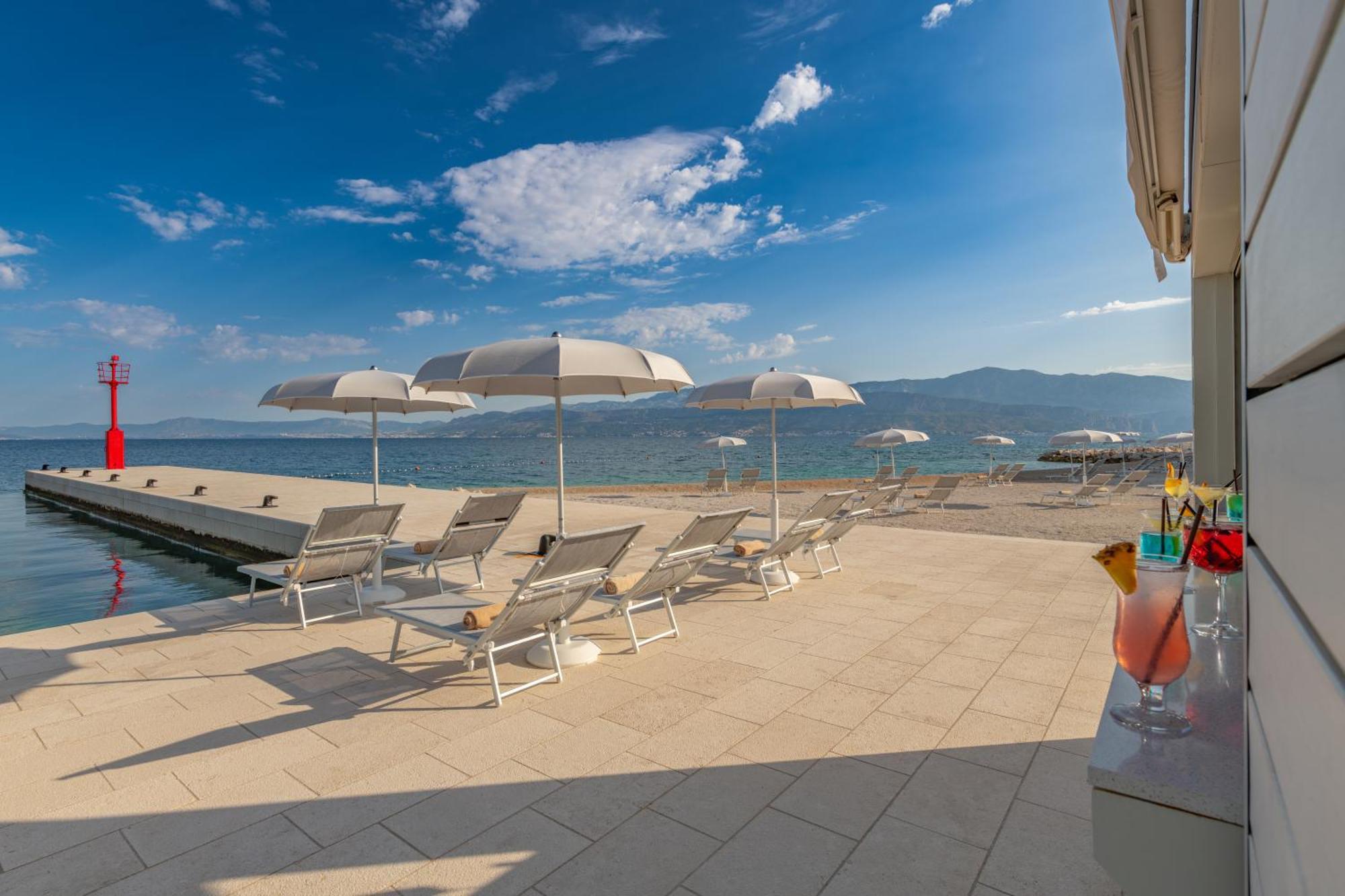 Grand Hotel View Постира Экстерьер фото