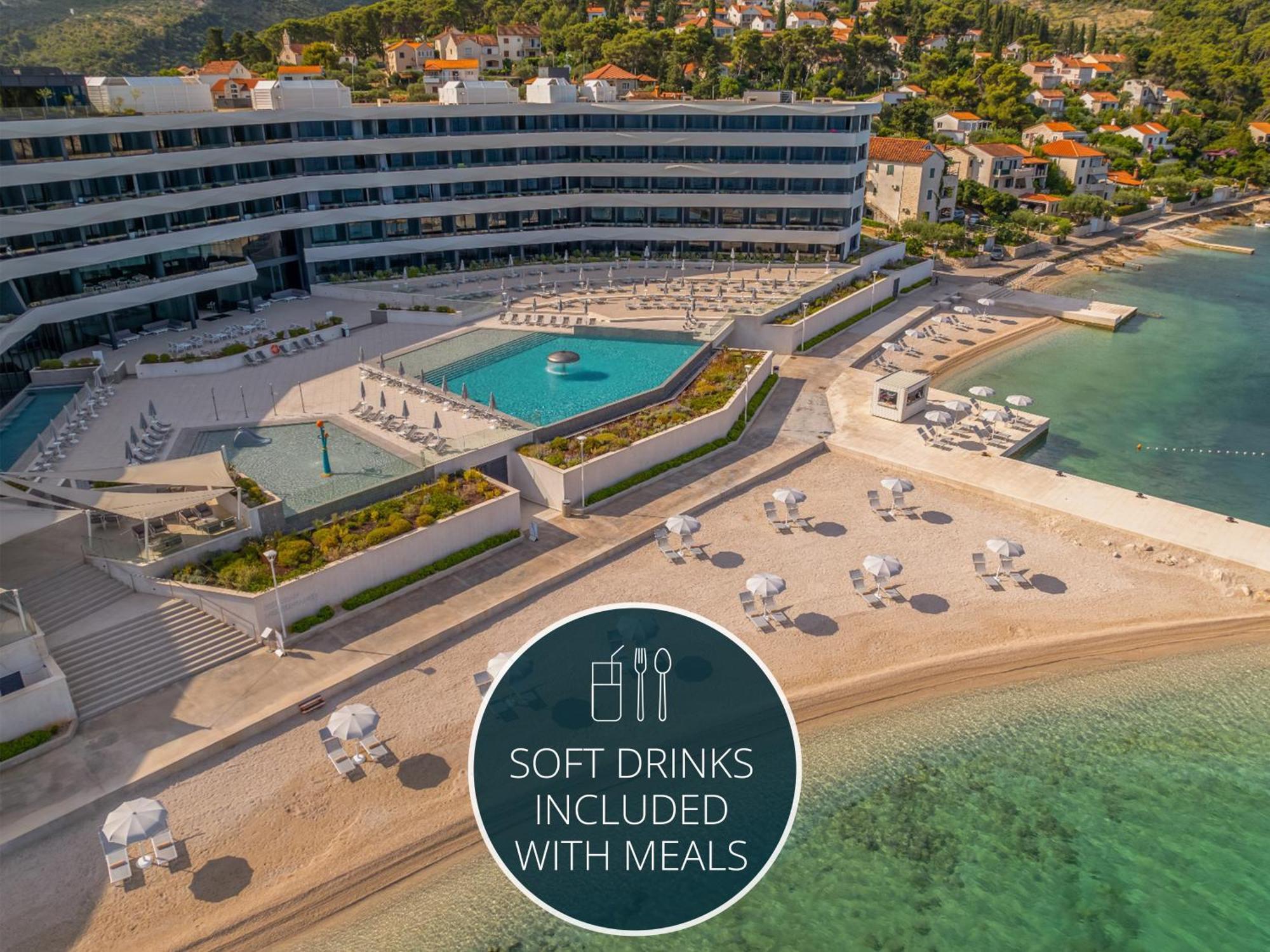 Grand Hotel View Постира Экстерьер фото